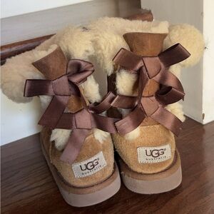 Girls uggs size 1